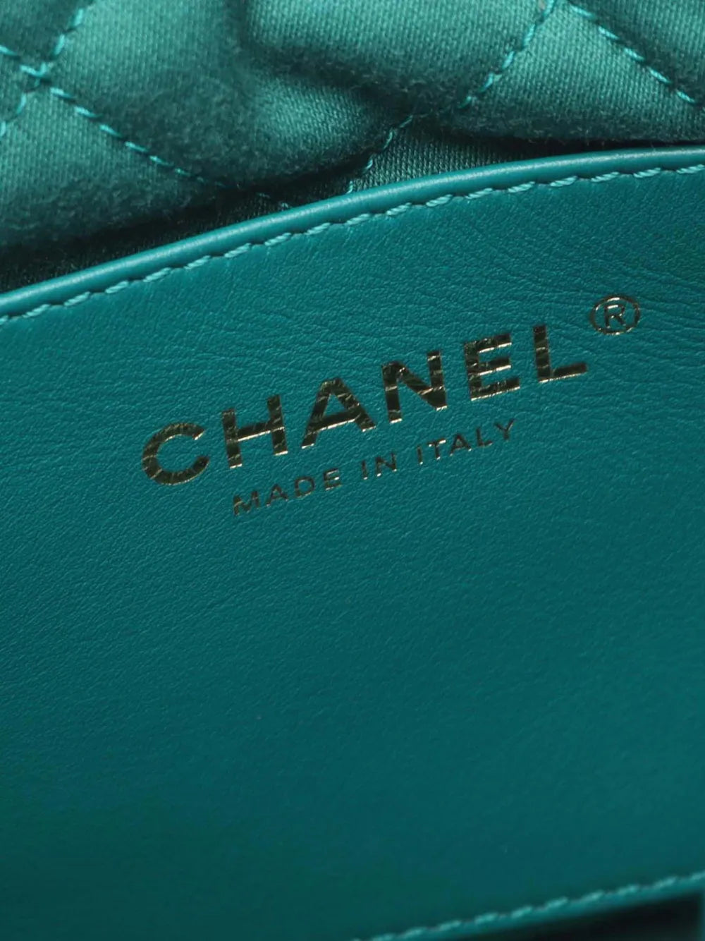Pre-OwnedCHANEL Pre-Owned2021-2025 Mini Shiny Calfskin 22 Handbag satchel