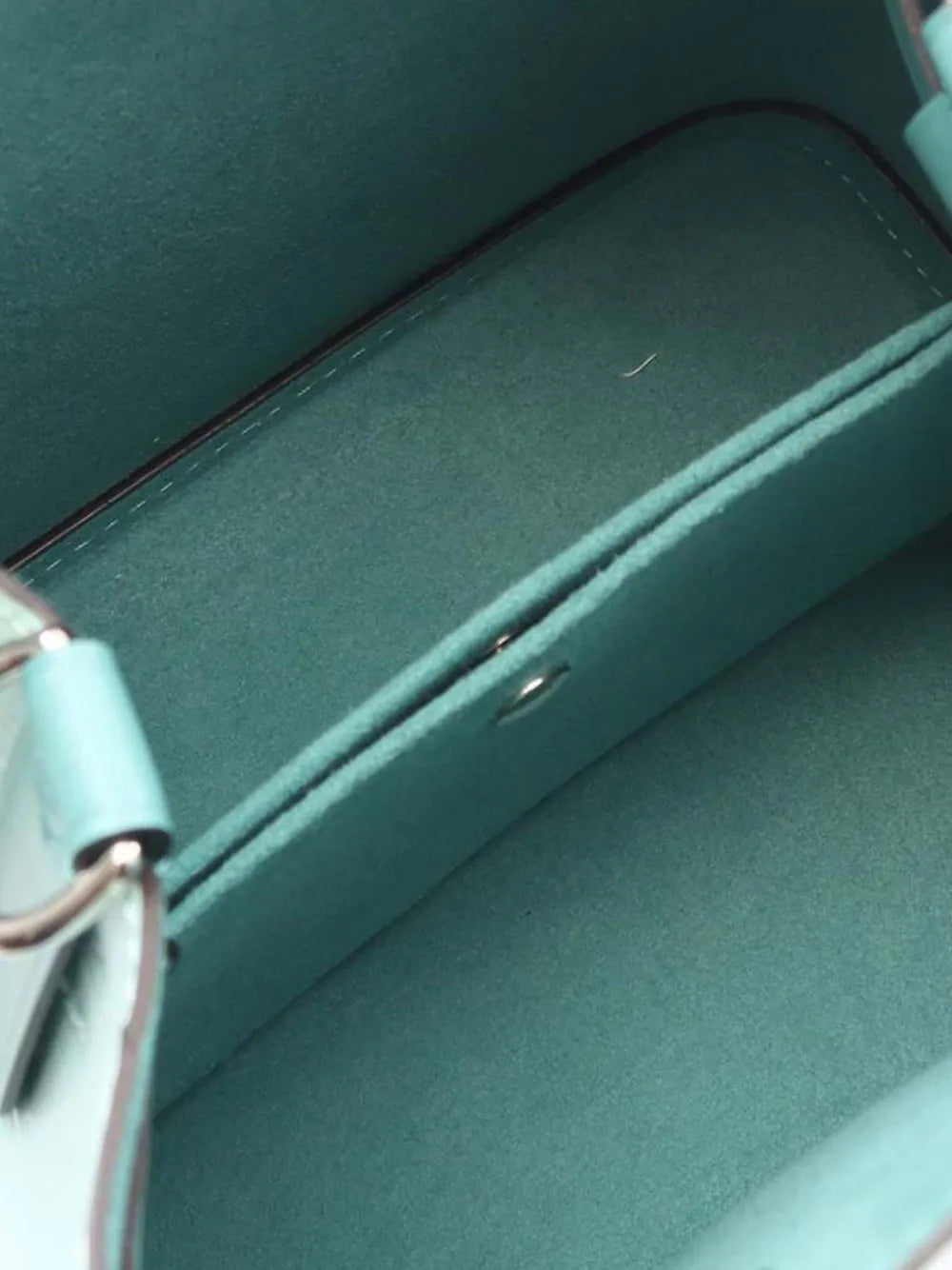 Pre-OwnedLouis Vuitton Pre-Owned2020 Epi Neonoe BB bucket bag
