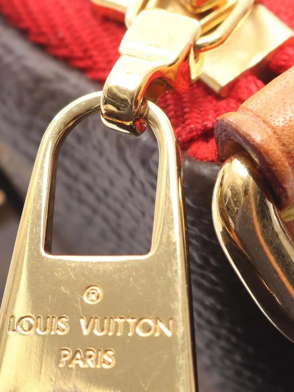 Pre-OwnedLouis Vuitton Pre-Owned2021-2025 Monogram V Tote BB satchel