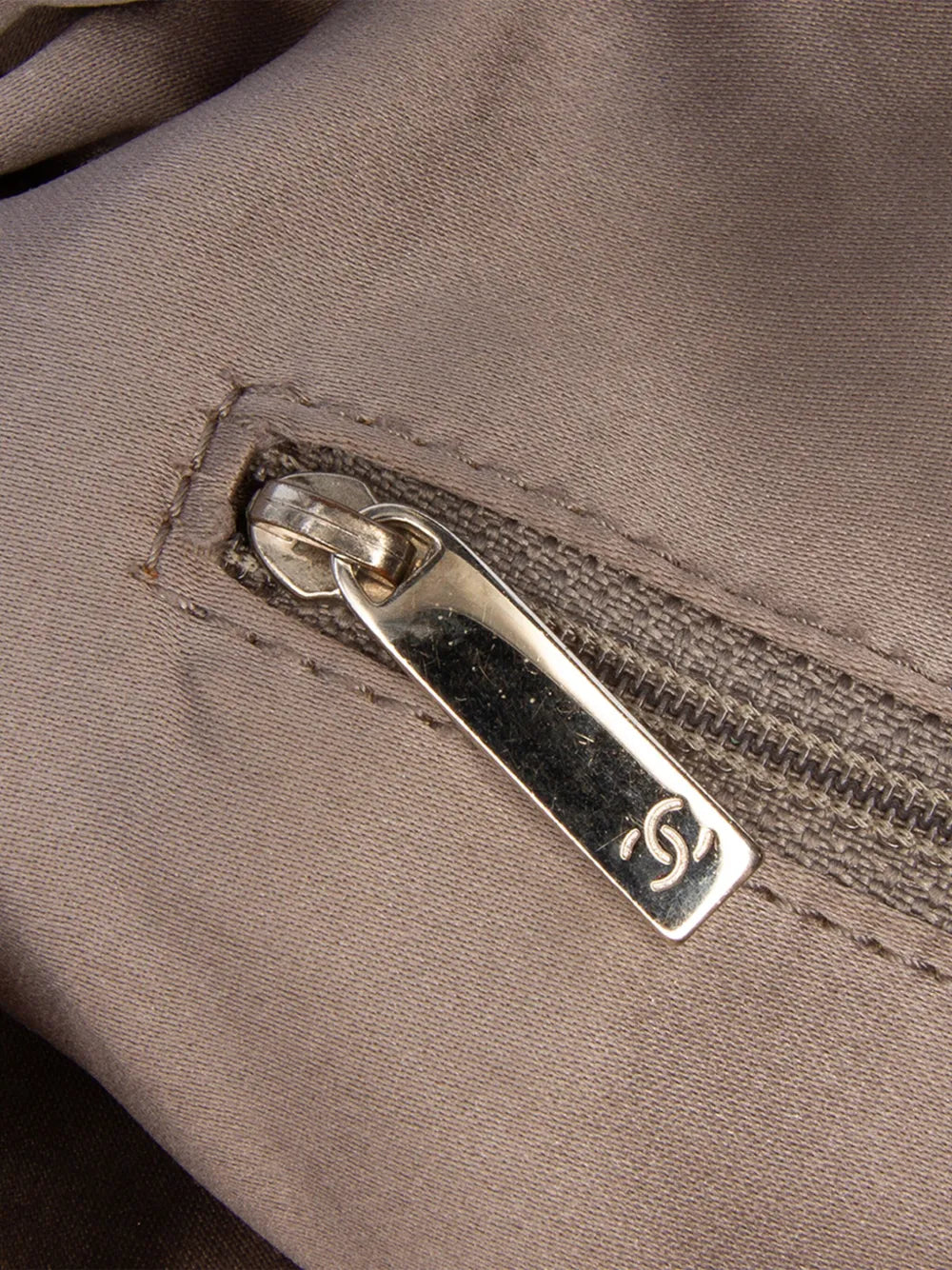 Pre-OwnedCHANEL Pre-Owned2008-2009 Quilted Lambskin Hidden Chain Bowler Bag handbag