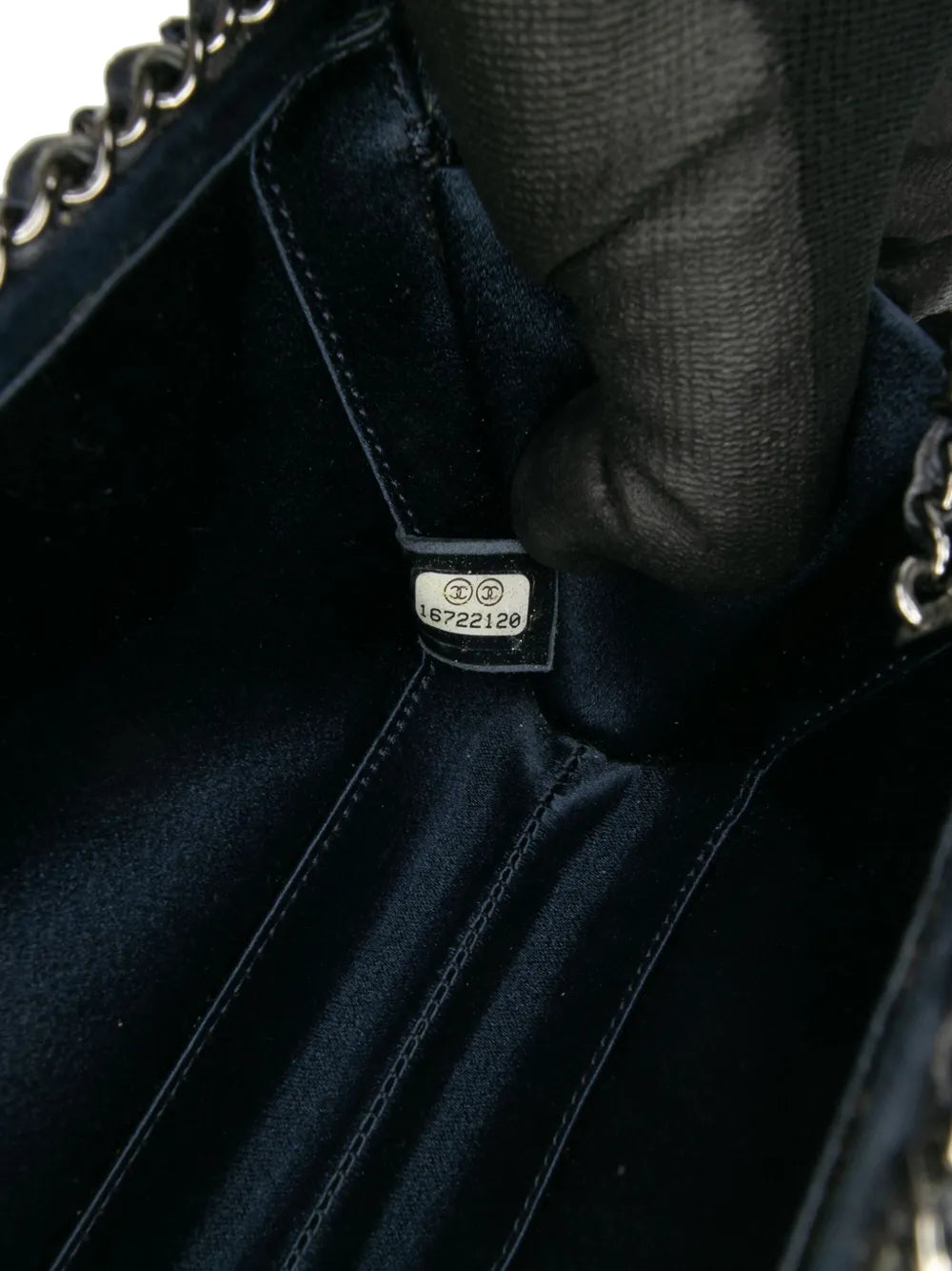 Pre-OwnedCHANEL Pre-Owned2012 Quilted Satin Chain Around Clutch crossbody bag