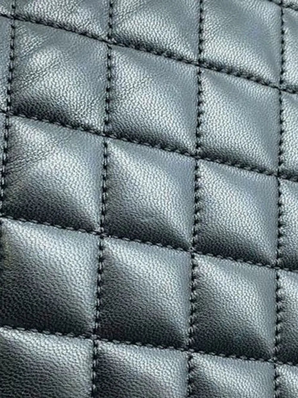 Pre-OwnedCHANEL Pre-Owned2019 Medium Quilted Metallic Lambskin CC Chic Double Flap shoulder bag
