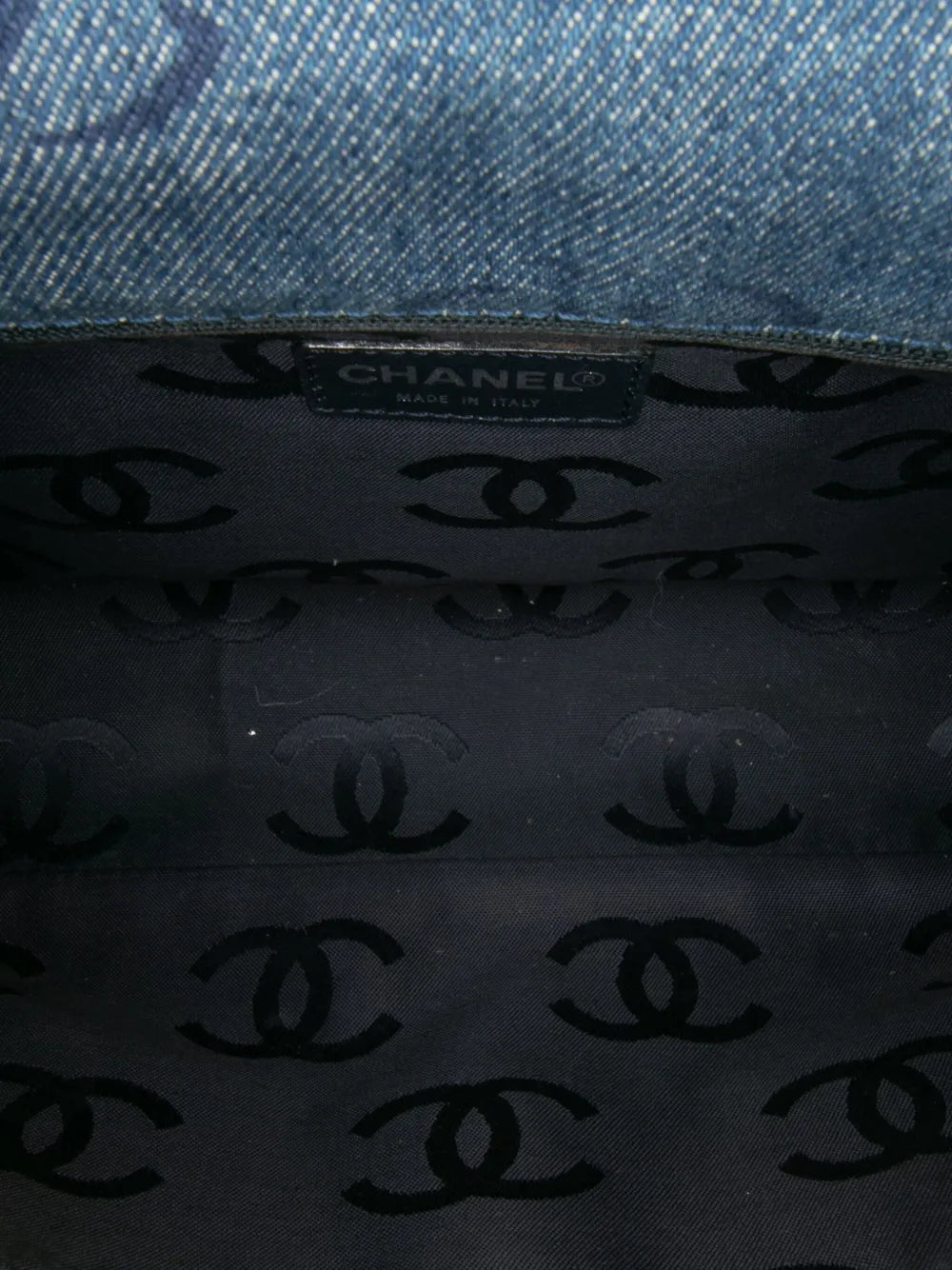 Pre-OwnedCHANEL Pre-Owned2002-2003 CC Printed Denim Single Flap shoulder bag