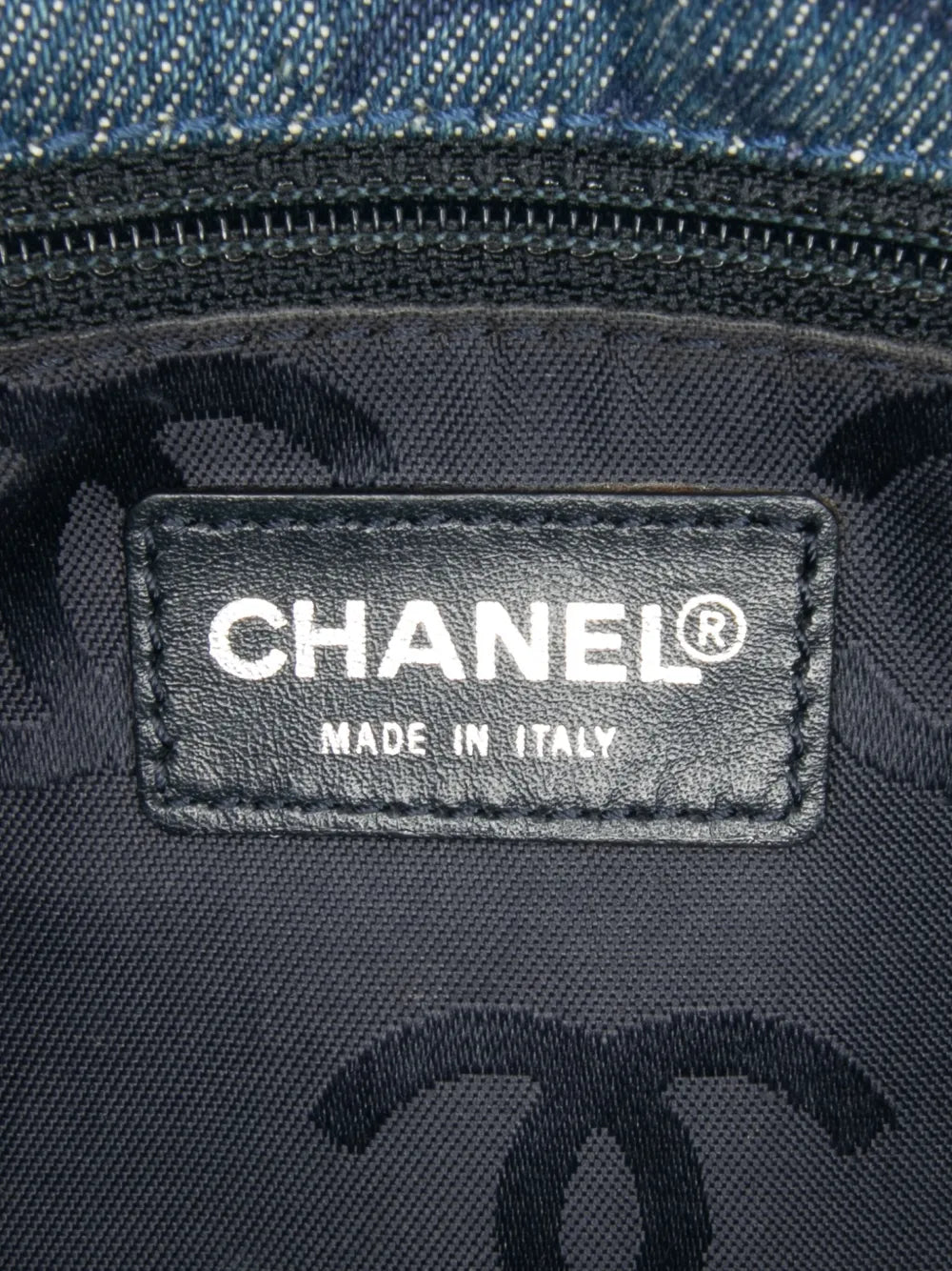 Pre-OwnedCHANEL Pre-Owned2002-2003 CC Printed Denim Single Flap shoulder bag