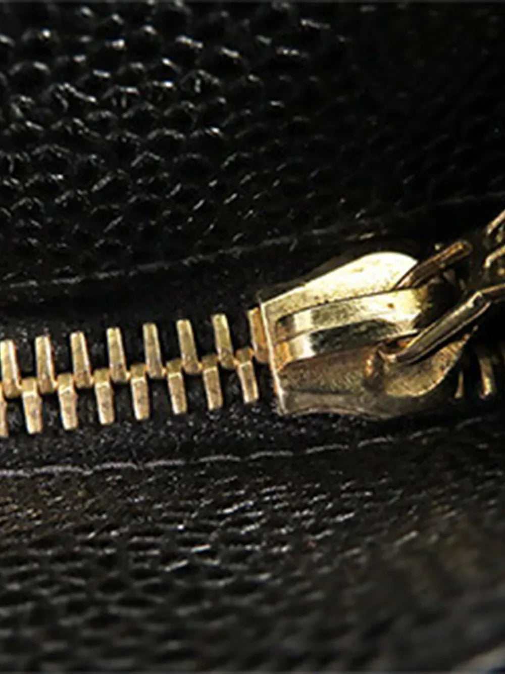 Pre-OwnedCHANEL Pre-Owned2003-2004 Caviar Medallion tote bag
