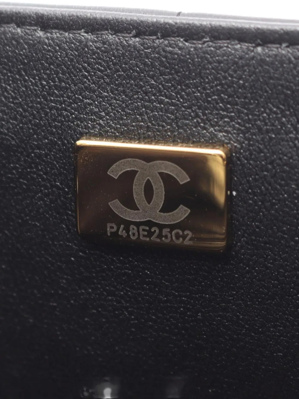 Pre-OwnedCHANEL Pre-Owned2021 quilted mini flap chain shoulder bag