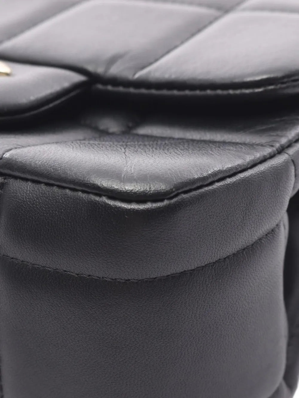 Pre-OwnedCHANEL Pre-Owned2021 quilted mini flap chain shoulder bag