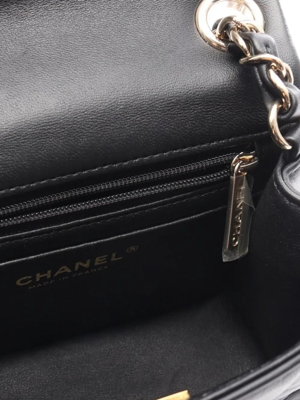 Pre-OwnedCHANEL Pre-Owned2021 quilted mini flap chain shoulder bag