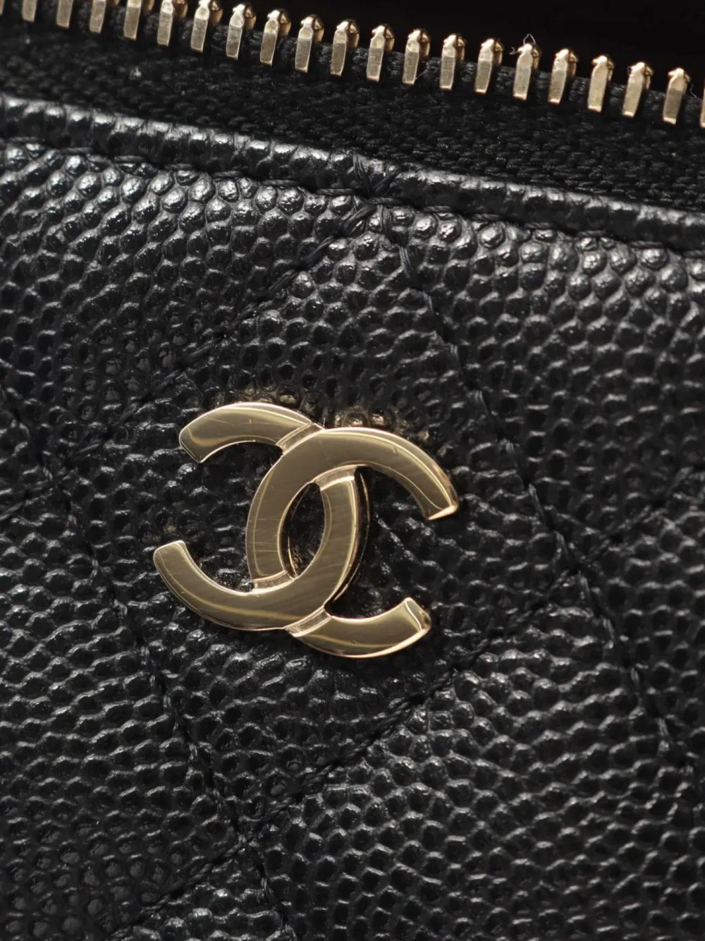 Pre-OwnedCHANEL Pre-Owned2010s matelasse Vanity bag