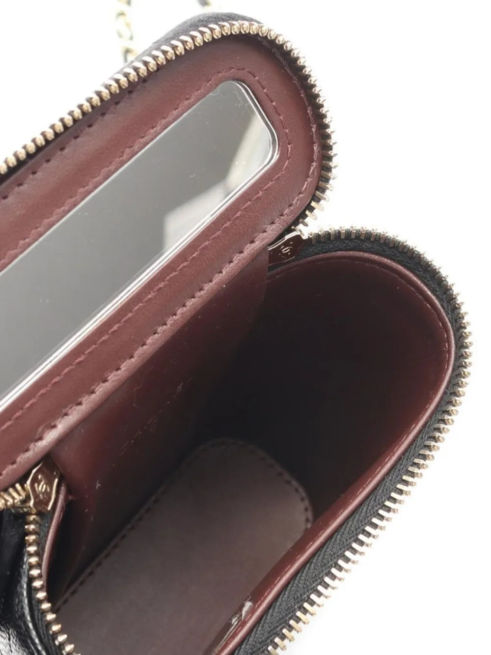 Pre-OwnedCHANEL Pre-Owned2010s matelasse Vanity bag