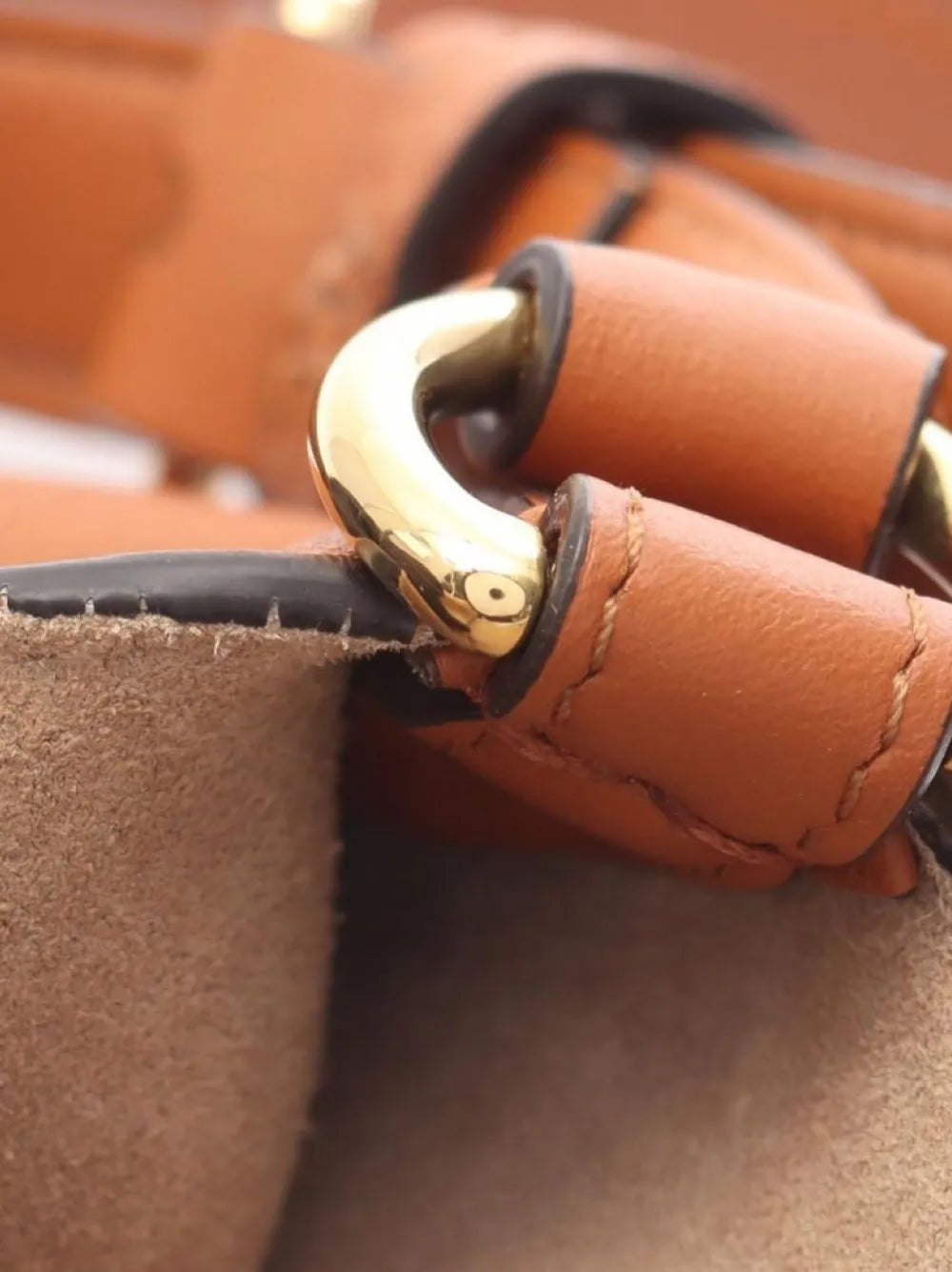 Pre-OwnedFendi Pre-Owned2010s Croissant shoulder bag
