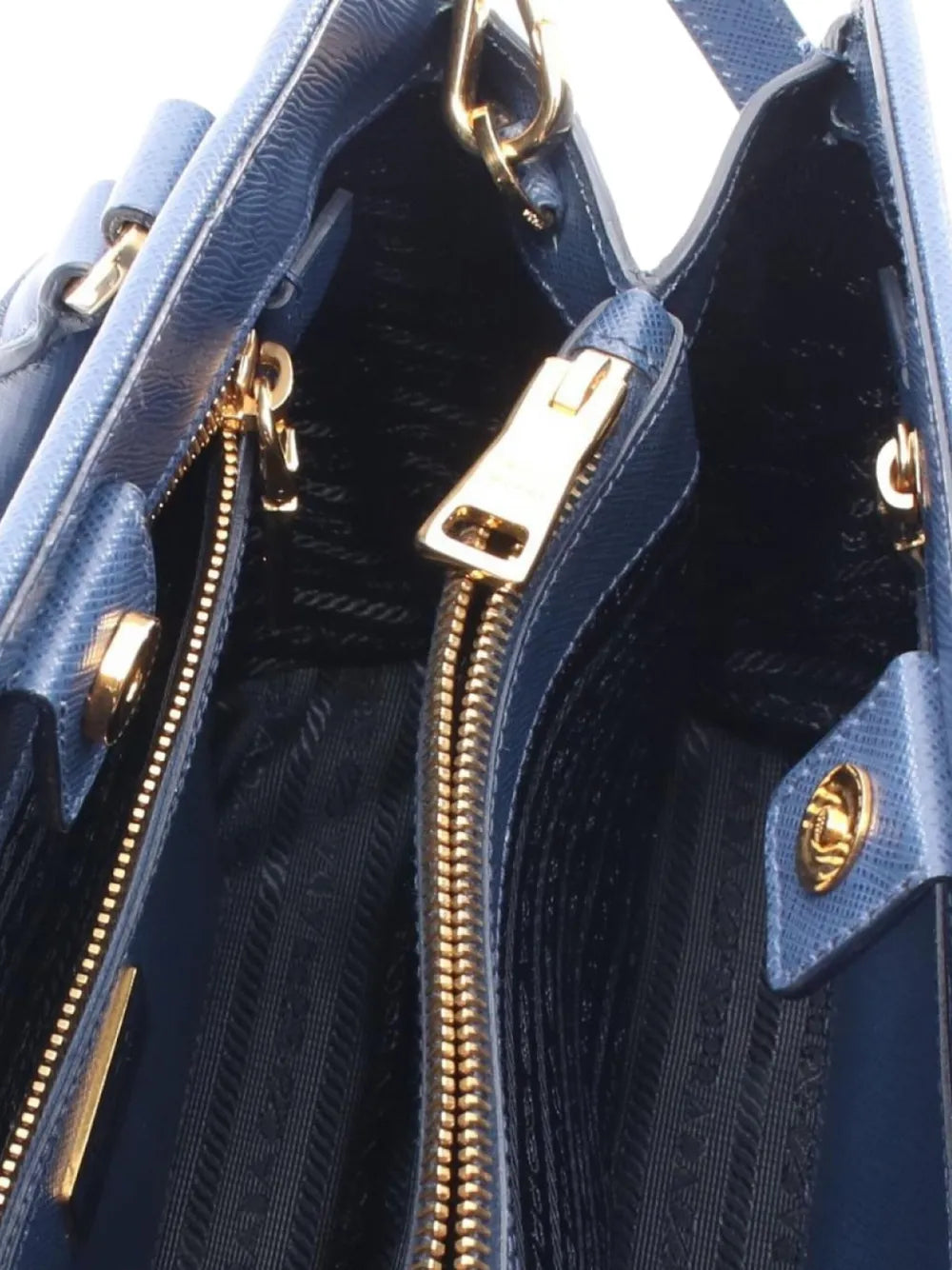 Pre-OwnedPrada Pre-Owned2000s Saffiano leather handbag
