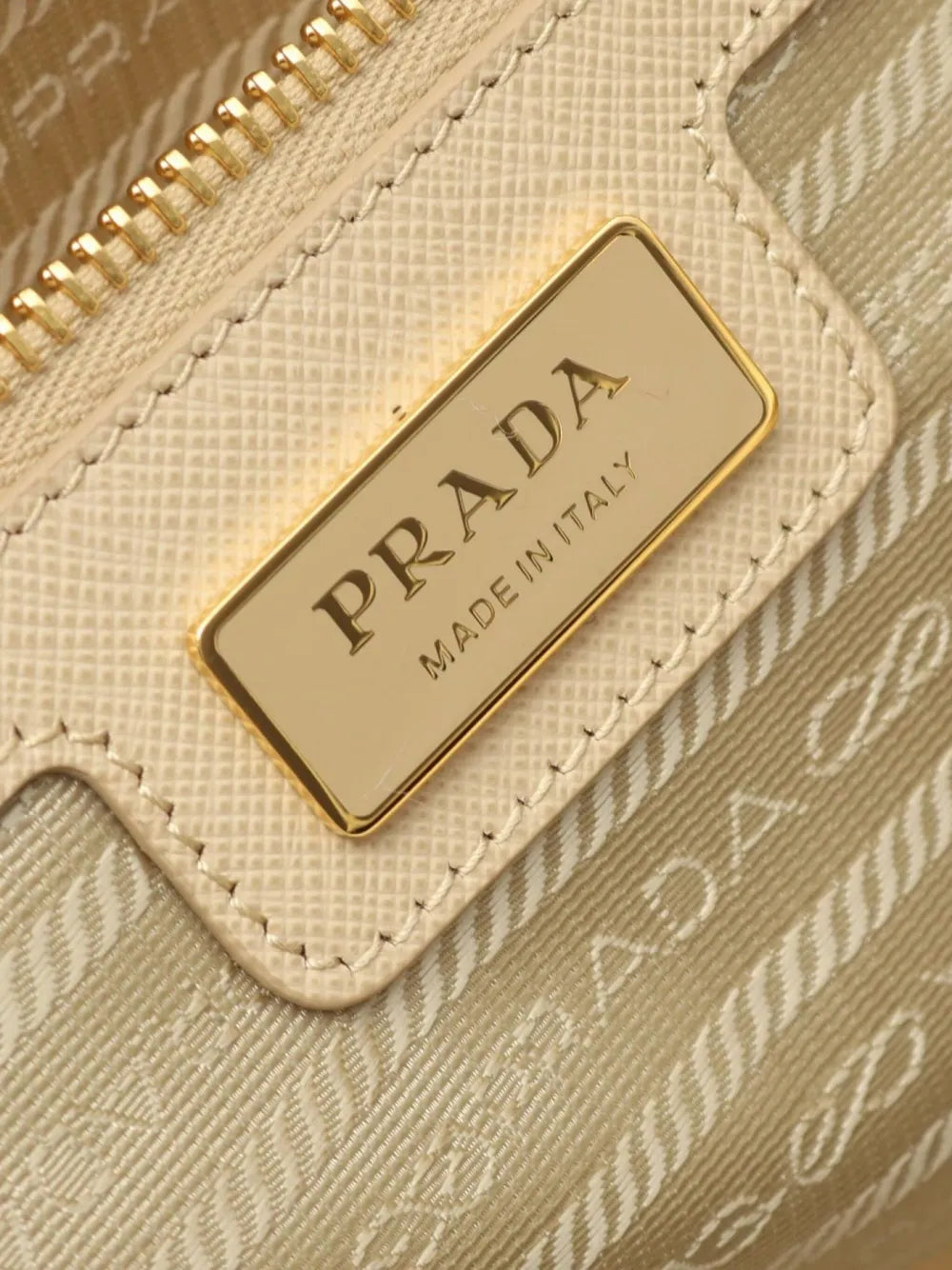 Pre-OwnedPrada Pre-Owned2020s Re-Edition shoulder bag