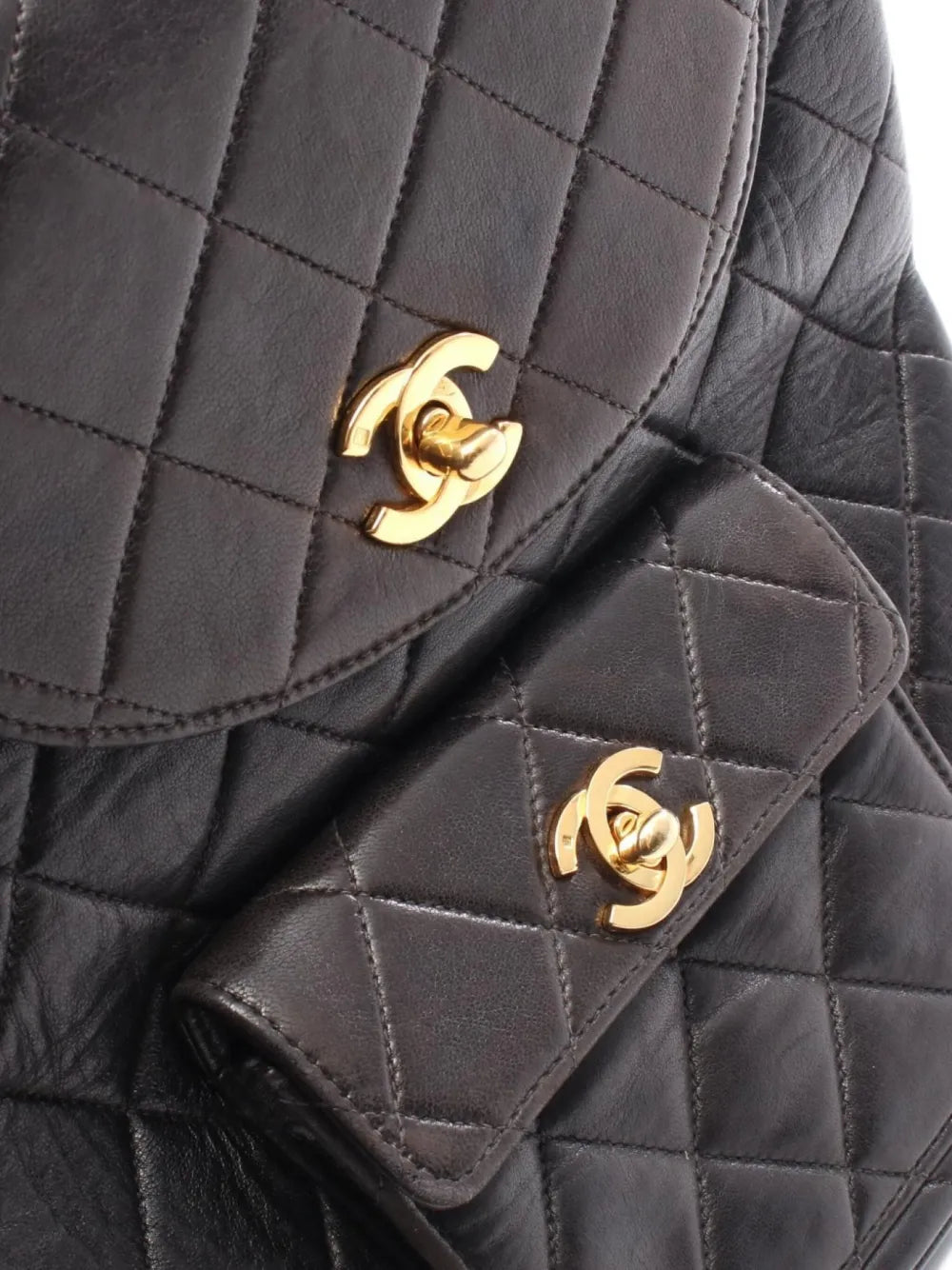 Pre-OwnedCHANEL Pre-Owned2000s diamond-quilted backpack