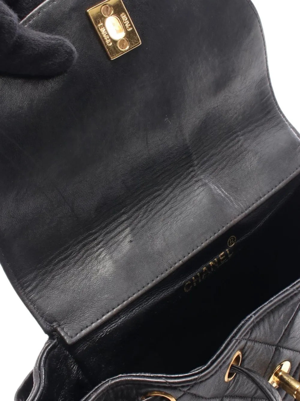 Pre-OwnedCHANEL Pre-Owned2000s diamond-quilted backpack