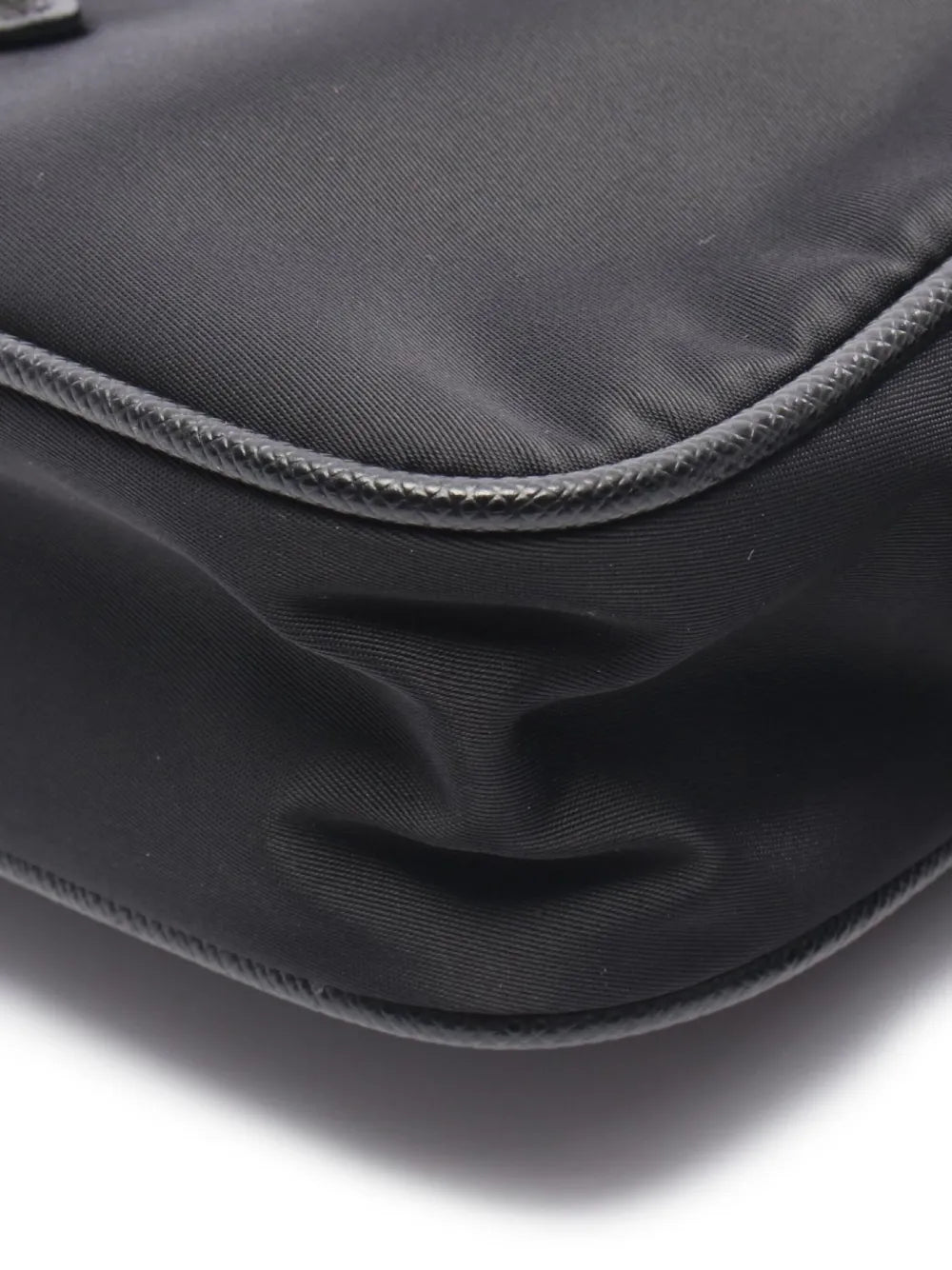 Pre-OwnedPrada Pre-Owned2010s Tessuto shoulder bag