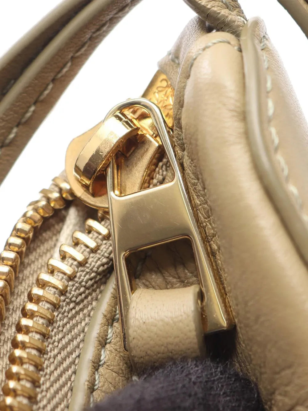 Pre-OwnedLoewe Pre-Owned2010-2025 Mini Leather Hammock Hobo satchel