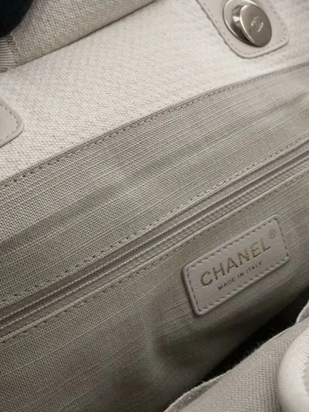 Pre-OwnedCHANEL Pre-Owned2021-2025 Medium Canvas Square Stitch Deauville Tote satchel