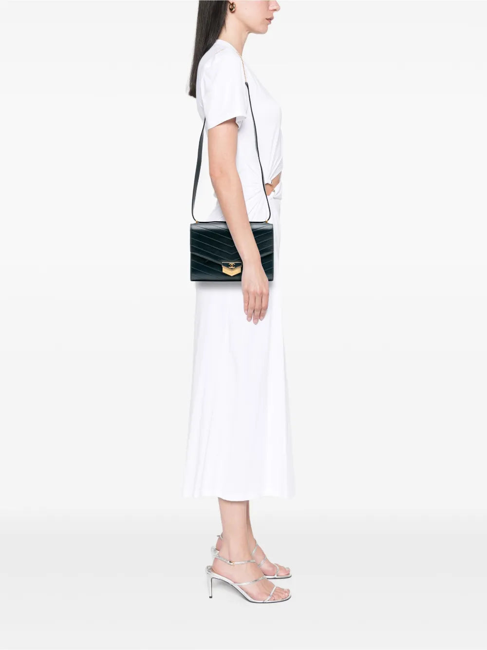 Pre-OwnedCHANEL Pre-Owned2018-2019 CC Chevron Calfskin Medal Flap crossbody bag