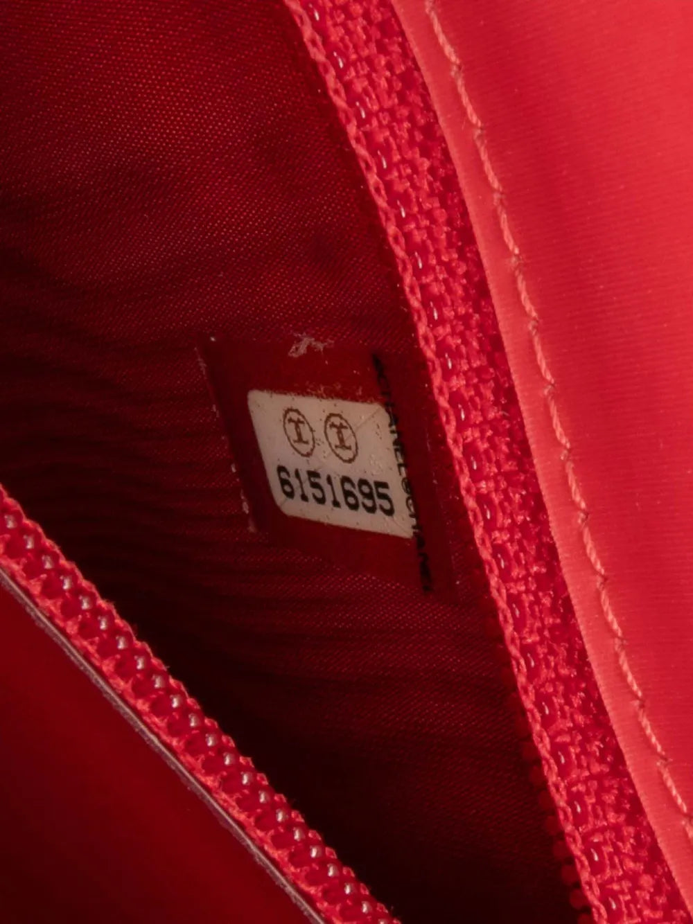 Pre-OwnedCHANEL Pre-Owned2000-2002 Vinyl Hologram CC shoulder bag
