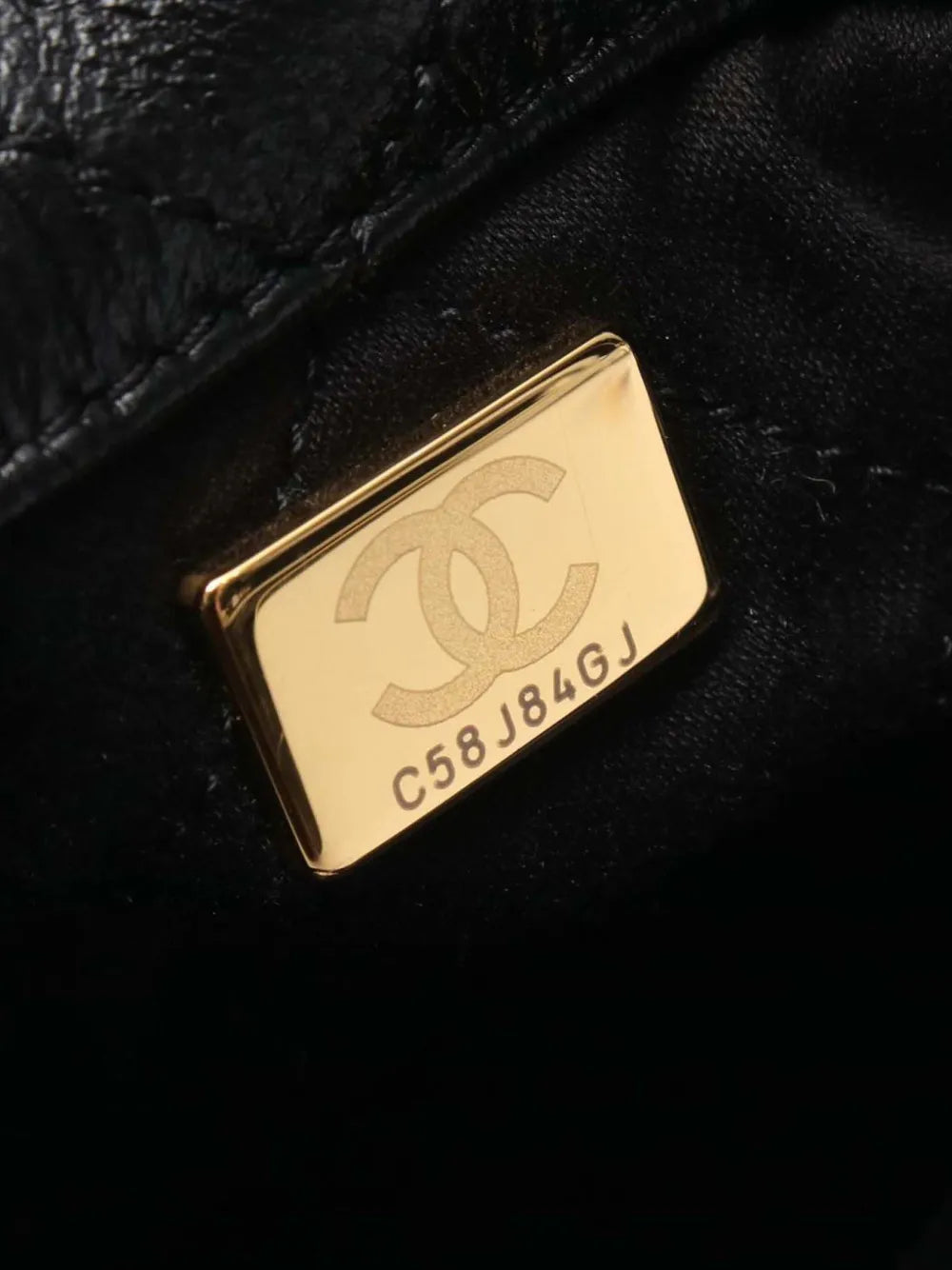 Pre-OwnedCHANEL Pre-Owned2021-2025 Large Shiny Quilted Calfskin 22 backpack