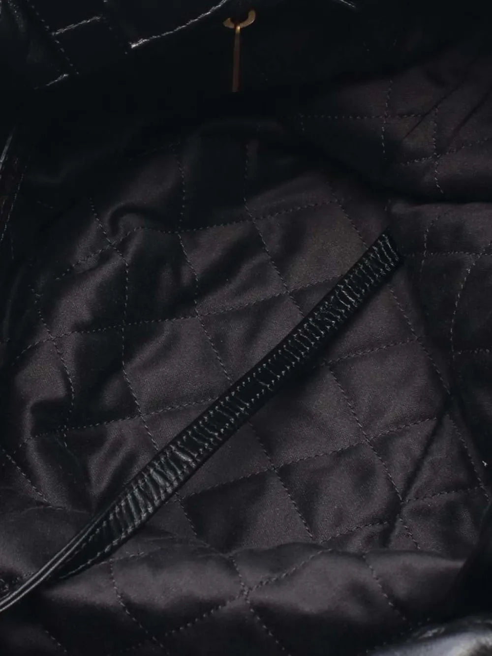 Pre-OwnedCHANEL Pre-Owned2021-2025 Large Shiny Quilted Calfskin 22 backpack