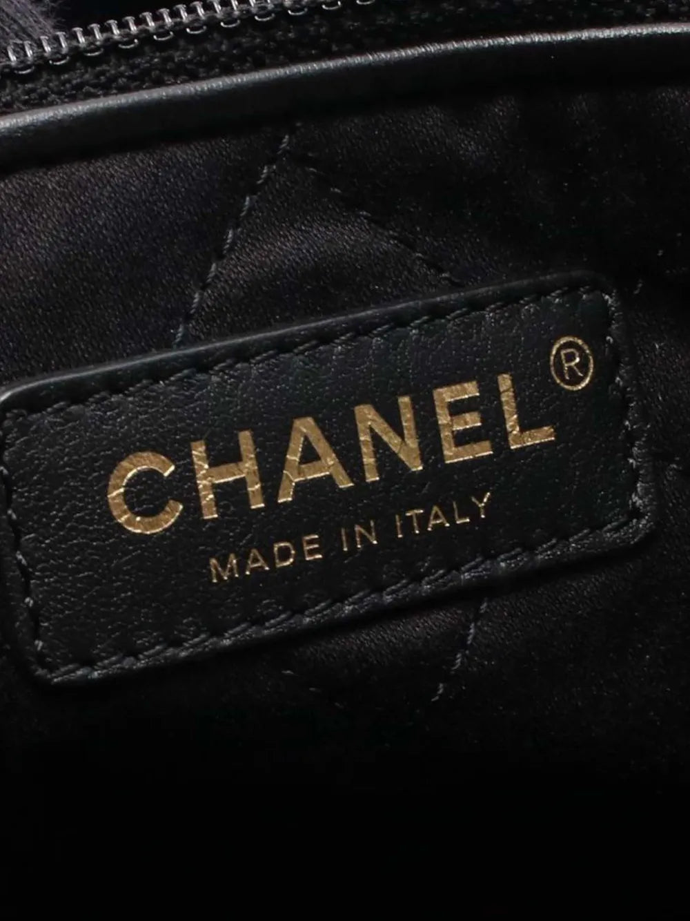 Pre-OwnedCHANEL Pre-Owned2021-2025 Large Shiny Quilted Calfskin 22 backpack