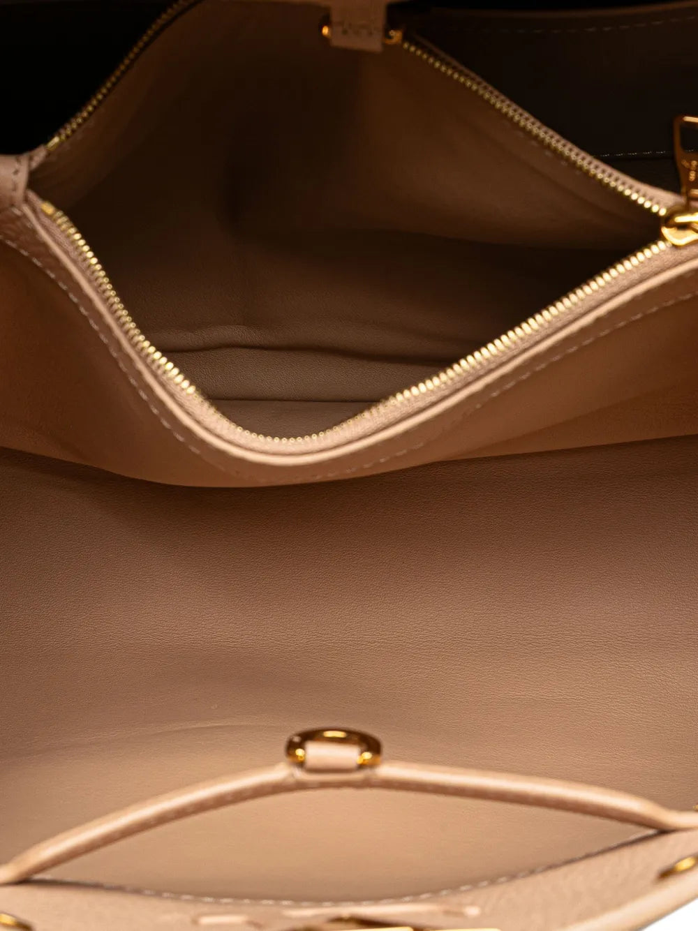 Pre-OwnedLouis Vuitton Pre-Owned2017 Taurillon Studdy Capucines MM satchel