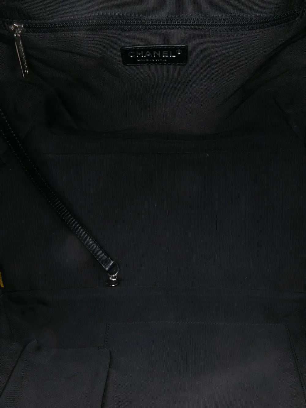 Pre-OwnedCHANEL Pre-Owned2009-2010 CC Quilted Lambskin Zip shoulder bag