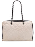 Pre-OwnedCHANEL Pre-Owned2009-2010 CC Quilted Lambskin Zip shoulder bag