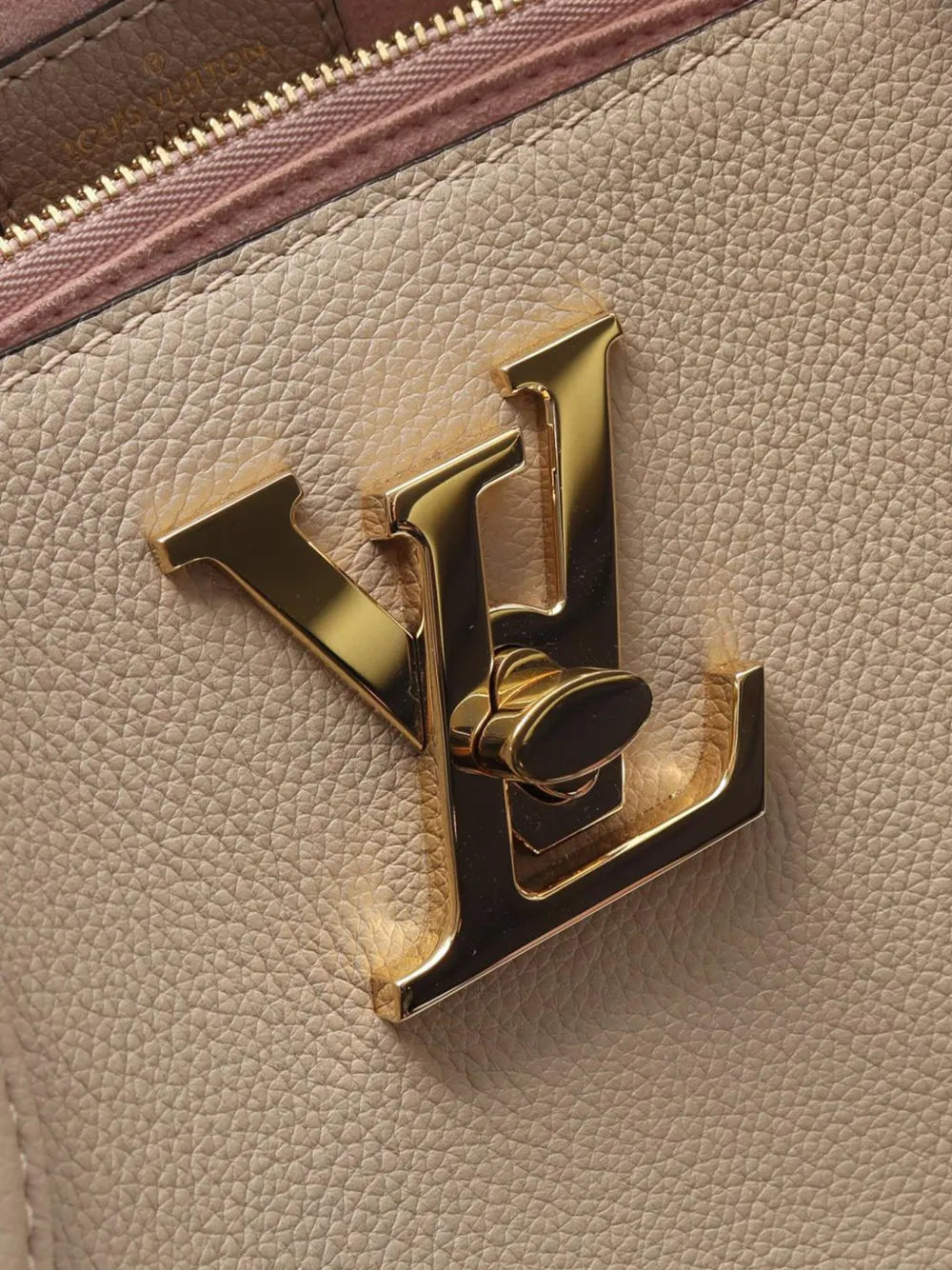 Pre-OwnedLouis Vuitton Pre-Owned2021-2025 Leather Lockme Shopper tote bag
