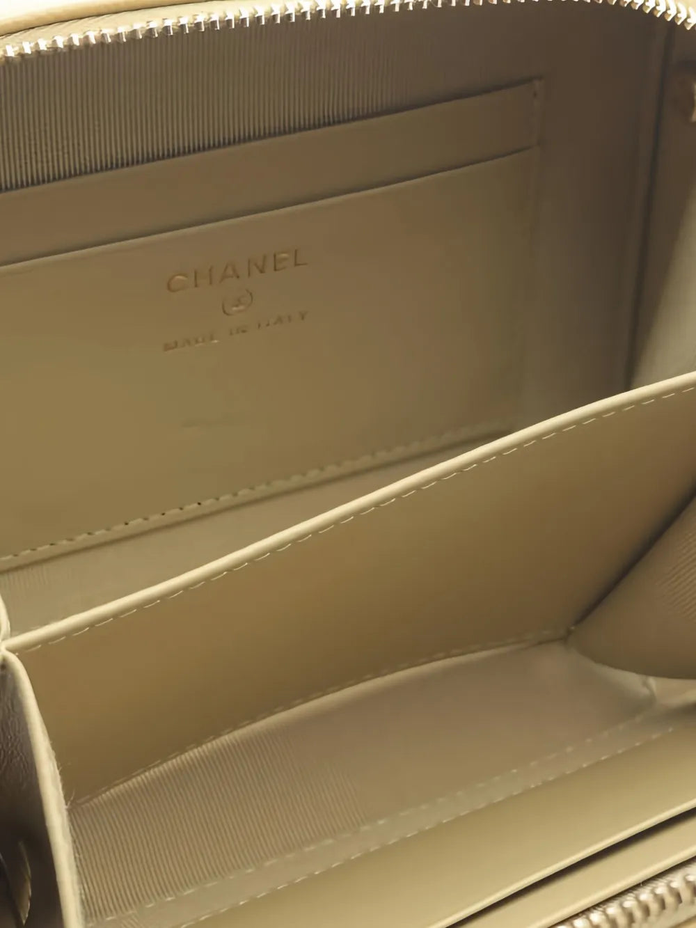 Pre-OwnedCHANEL Pre-OwnedMatelassmini camera bag