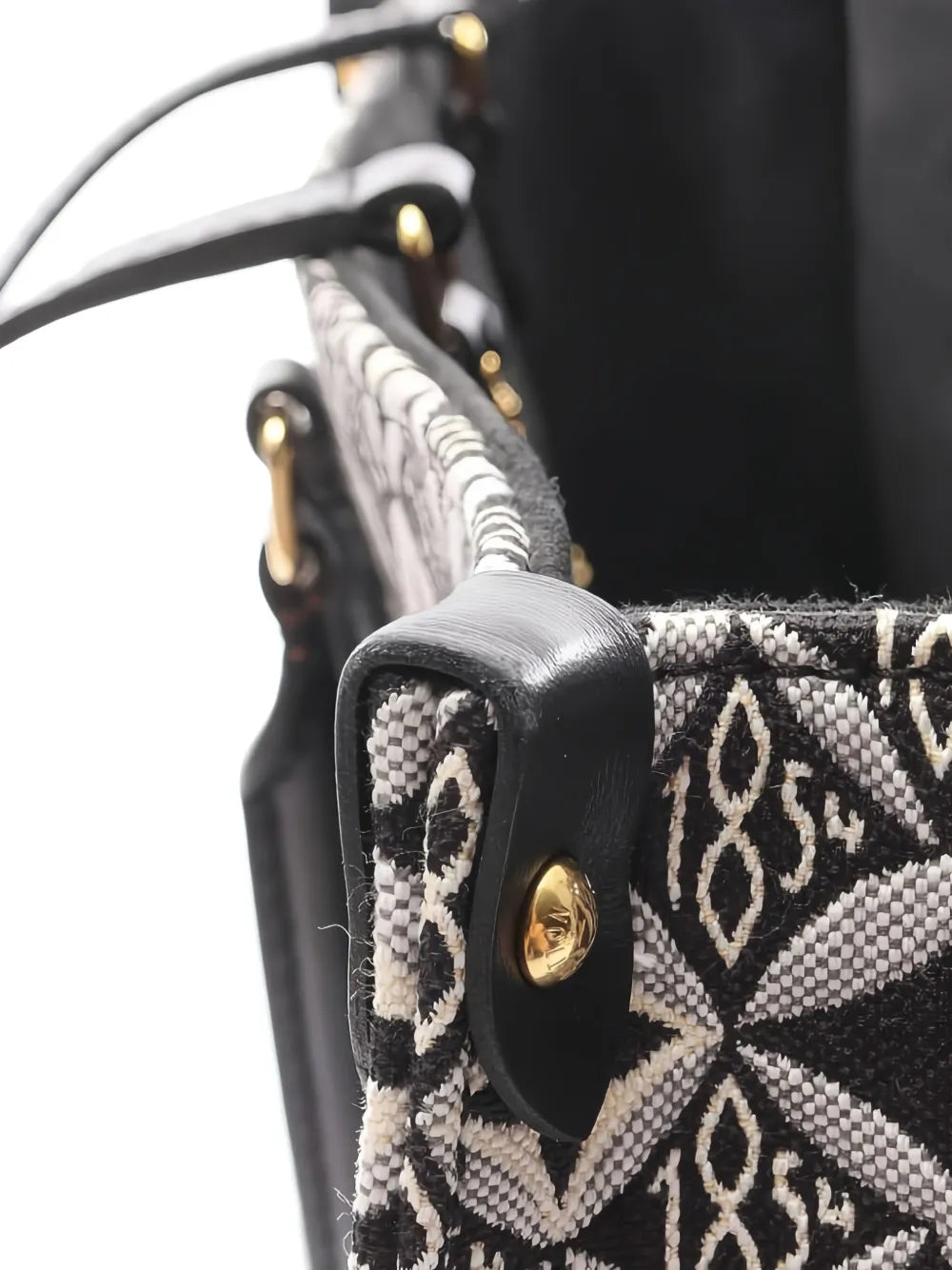 Pre-OwnedLouis Vuitton Pre-OwnedOn-The-Go monogram tote bag