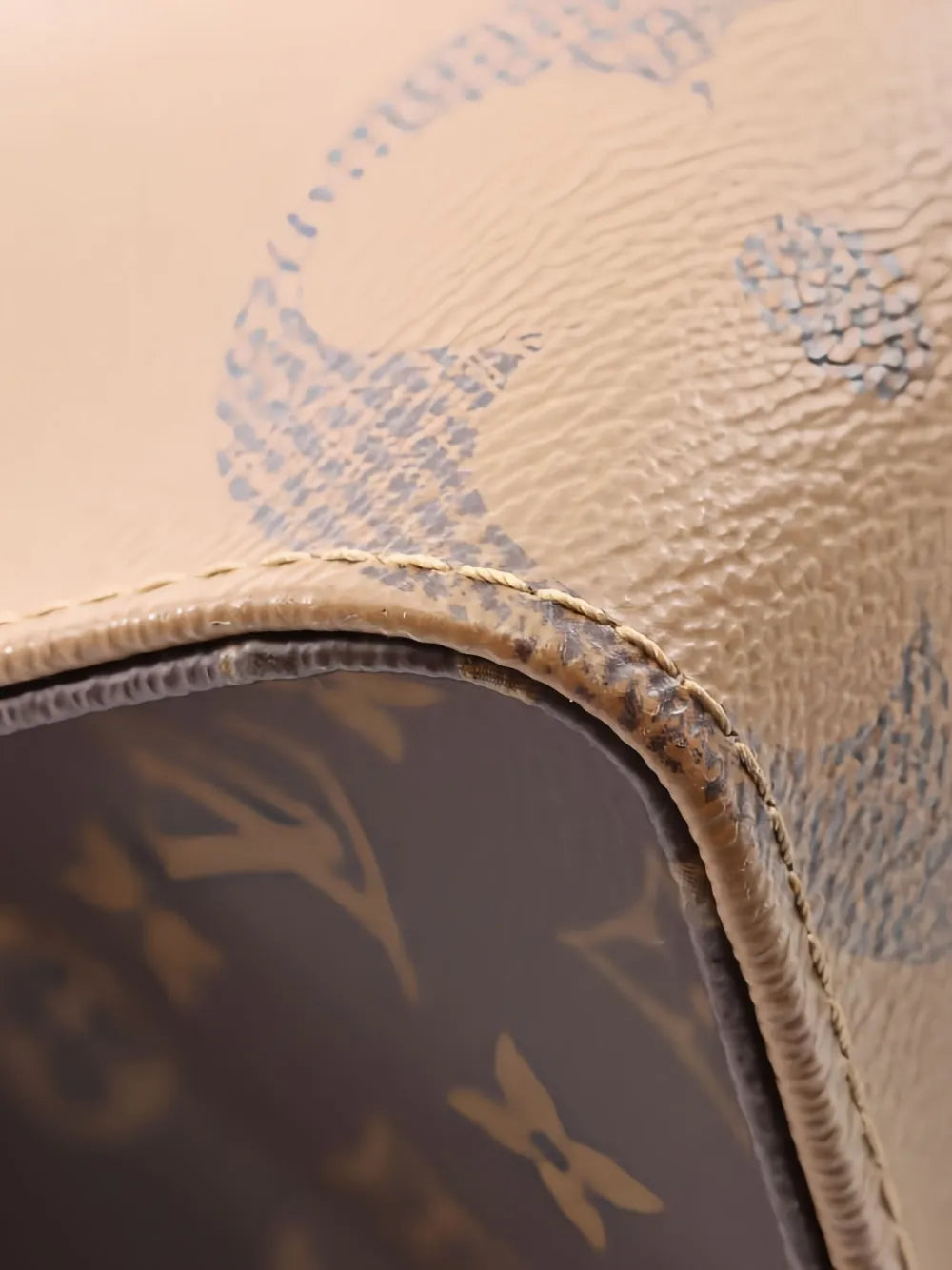 Pre-OwnedLouis Vuitton Pre-OwnedOn-The-Go monogram tote bag