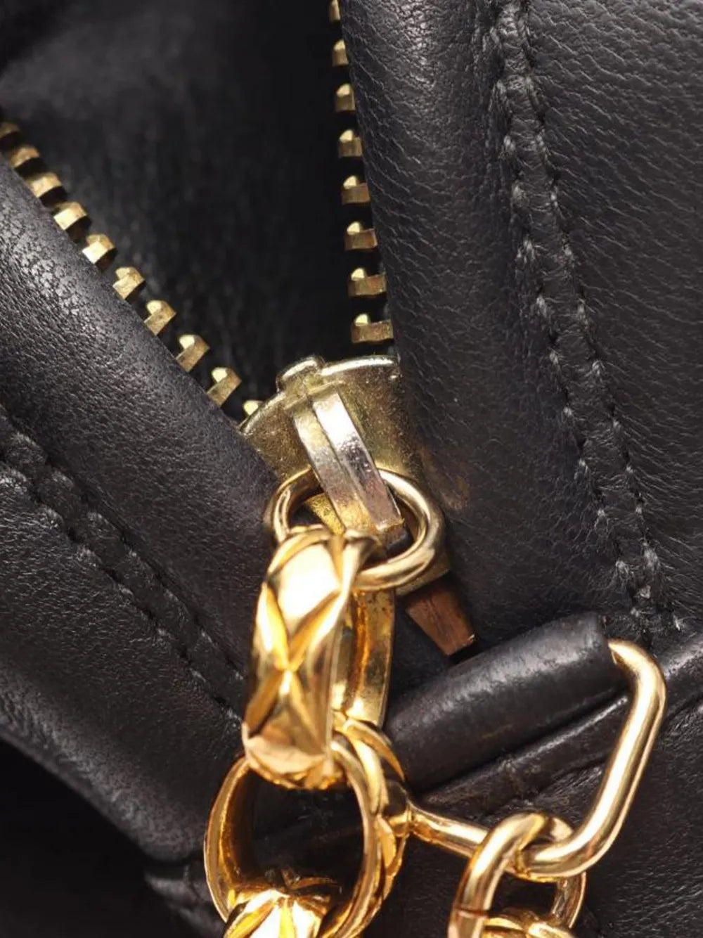 Pre-OwnedCHANEL Pre-OwnedMademoiselle shoulder bag