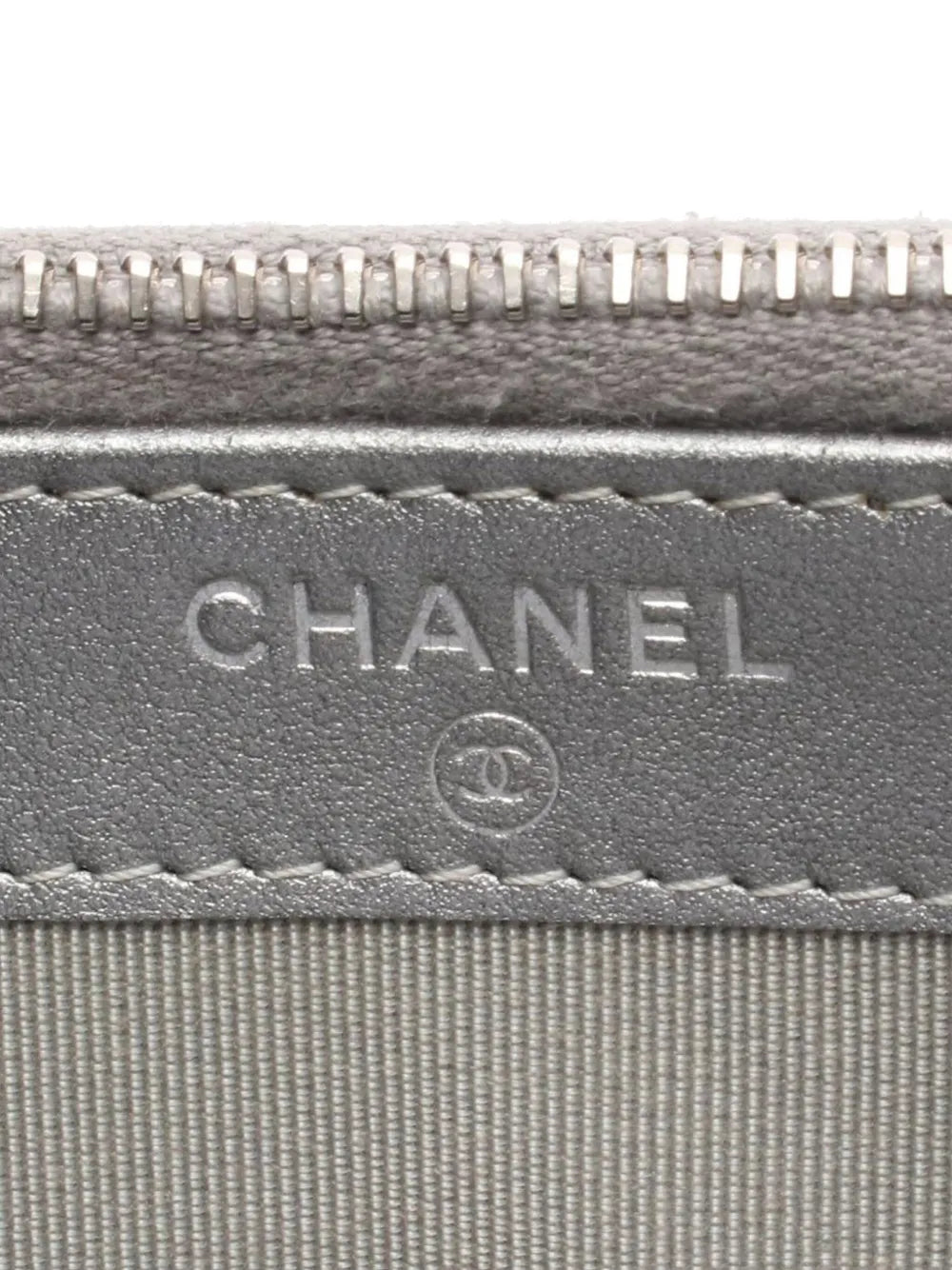 Pre-OwnedCHANEL Pre-Owned2018 Chevron Metallic Lambskin Double Zip Wallet on Chain crossbody bag