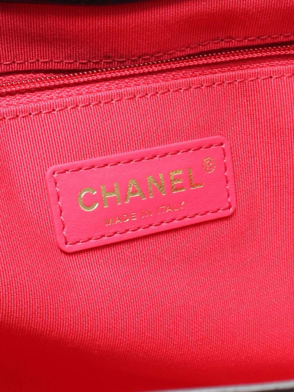 Pre-OwnedCHANEL Pre-Owned2020 Quilted Shiny Aged Calfskin Shopping tote bag