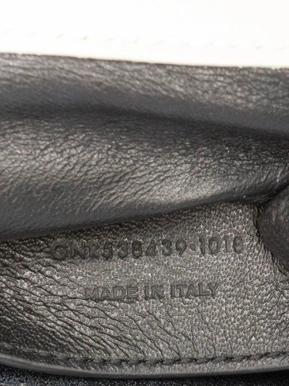 Pre-OwnedSaint Laurent Pre-Owned2018 Small Lambskin Monogram Vicky Chain Bag crossbody bag