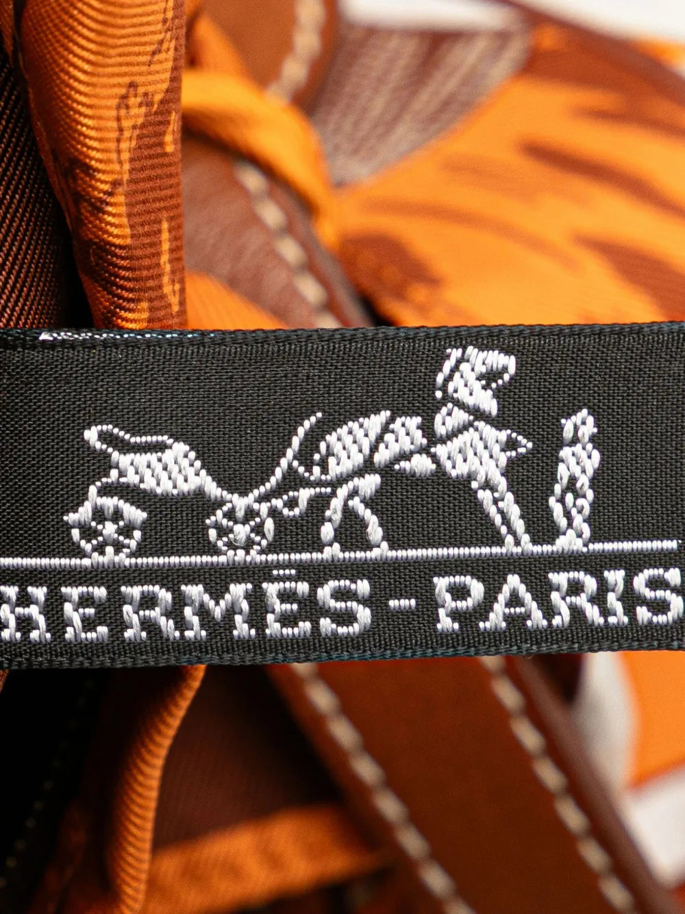 Pre-OwnedHerm??re-Owned2009 Jeu des Omnibus et Dames Blanches Silky Pop crossbody bag