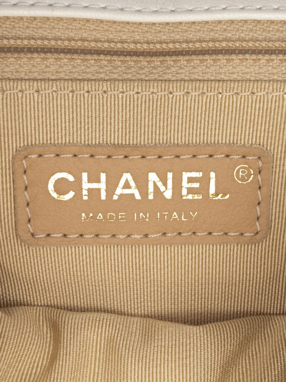 Pre-OwnedCHANEL Pre-Owned2019 Quilted Lambskin Studded Beauty Begins Flap satchel