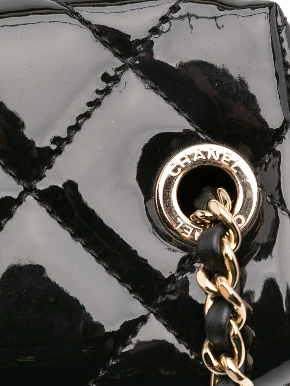 Pre-OwnedCHANEL Pre-Owned2021-2025 Quilted Patent Logo Chain Case vanity bag
