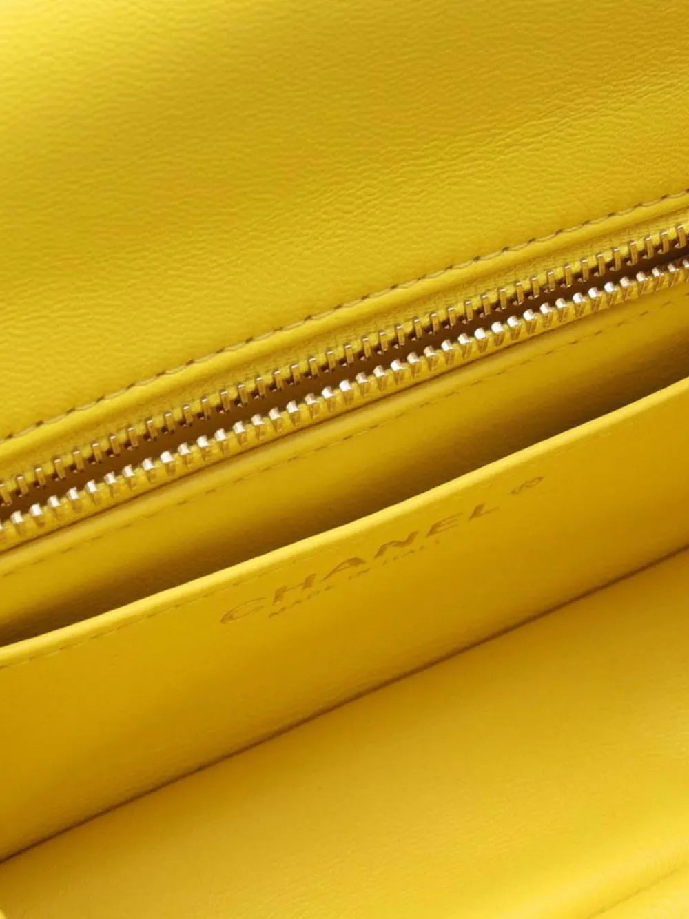 Pre-OwnedCHANEL Pre-Owned2021-2025 Mini Square Classic Lambskin Pearl Crush Single Flap crossbody bag