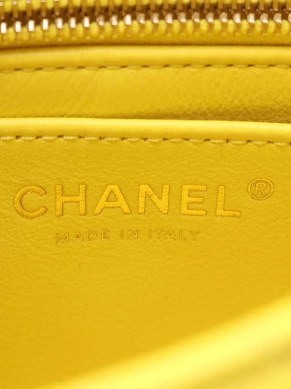 Pre-OwnedCHANEL Pre-Owned2021-2025 Mini Square Classic Lambskin Pearl Crush Single Flap crossbody bag