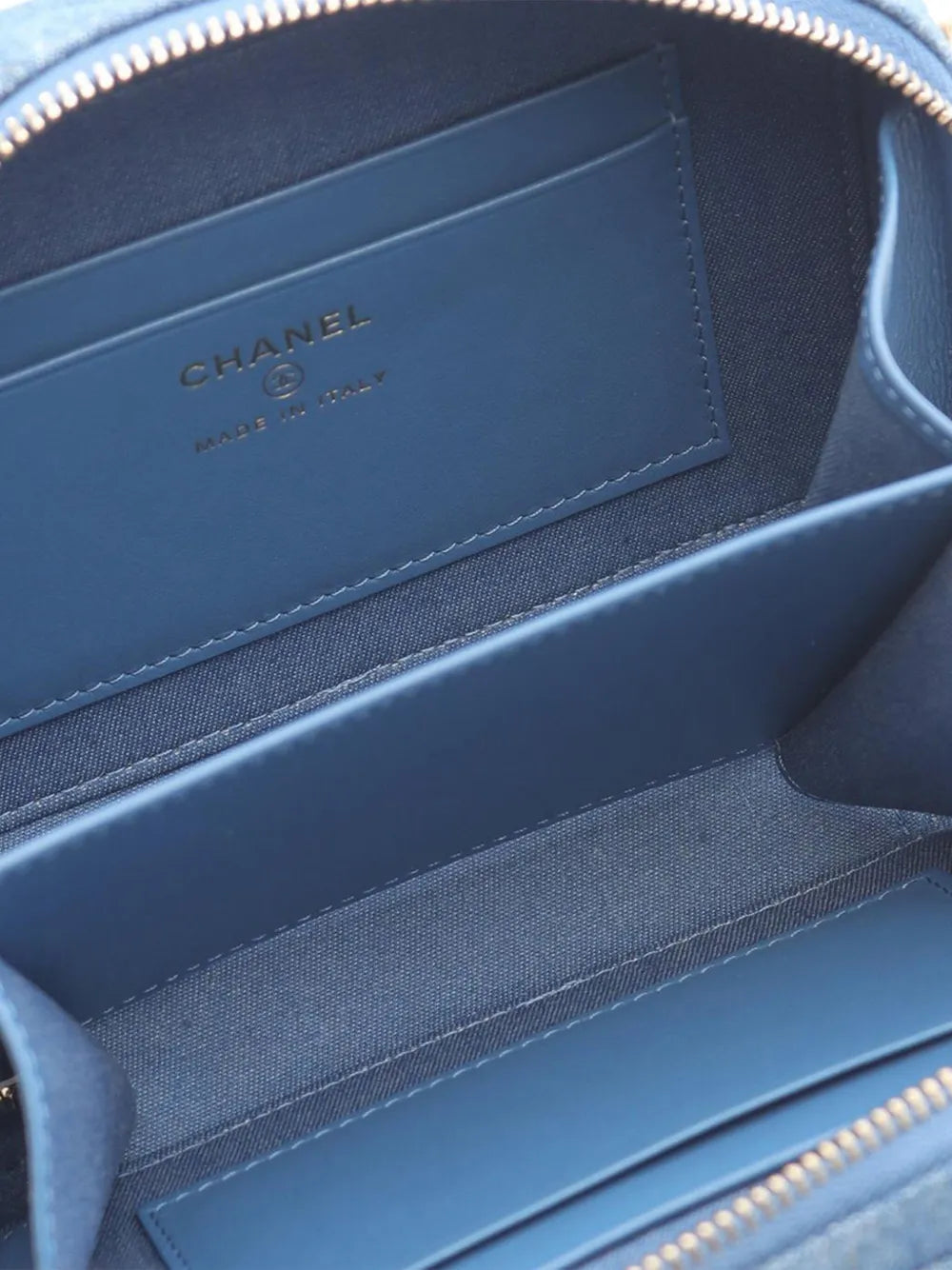 Pre-OwnedCHANEL Pre-Owned2021 Quilted Denim Pearl Crush Camera Bag crossbody bag