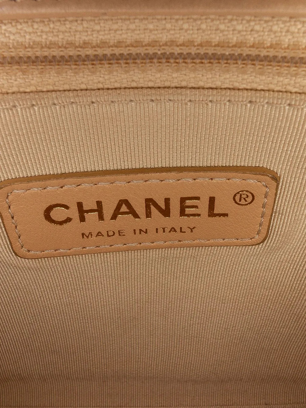 Pre-OwnedCHANEL Pre-Owned2016-2017 Medium Quilted Calfskin Label Click Flap satchel