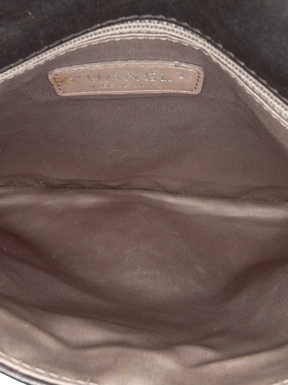 Pre-OwnedCHANEL Pre-Owned2010-2011 Quilted Metallic Distressed Lambskin CC Crystal Flap shoulder bag