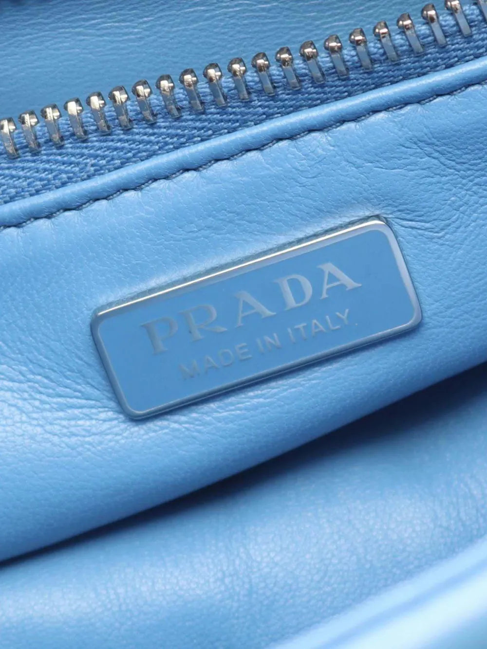 Pre-OwnedPrada Pre-Owned2013-2025 Nappa Soft Padded Re Edition 2002 Moon satchel