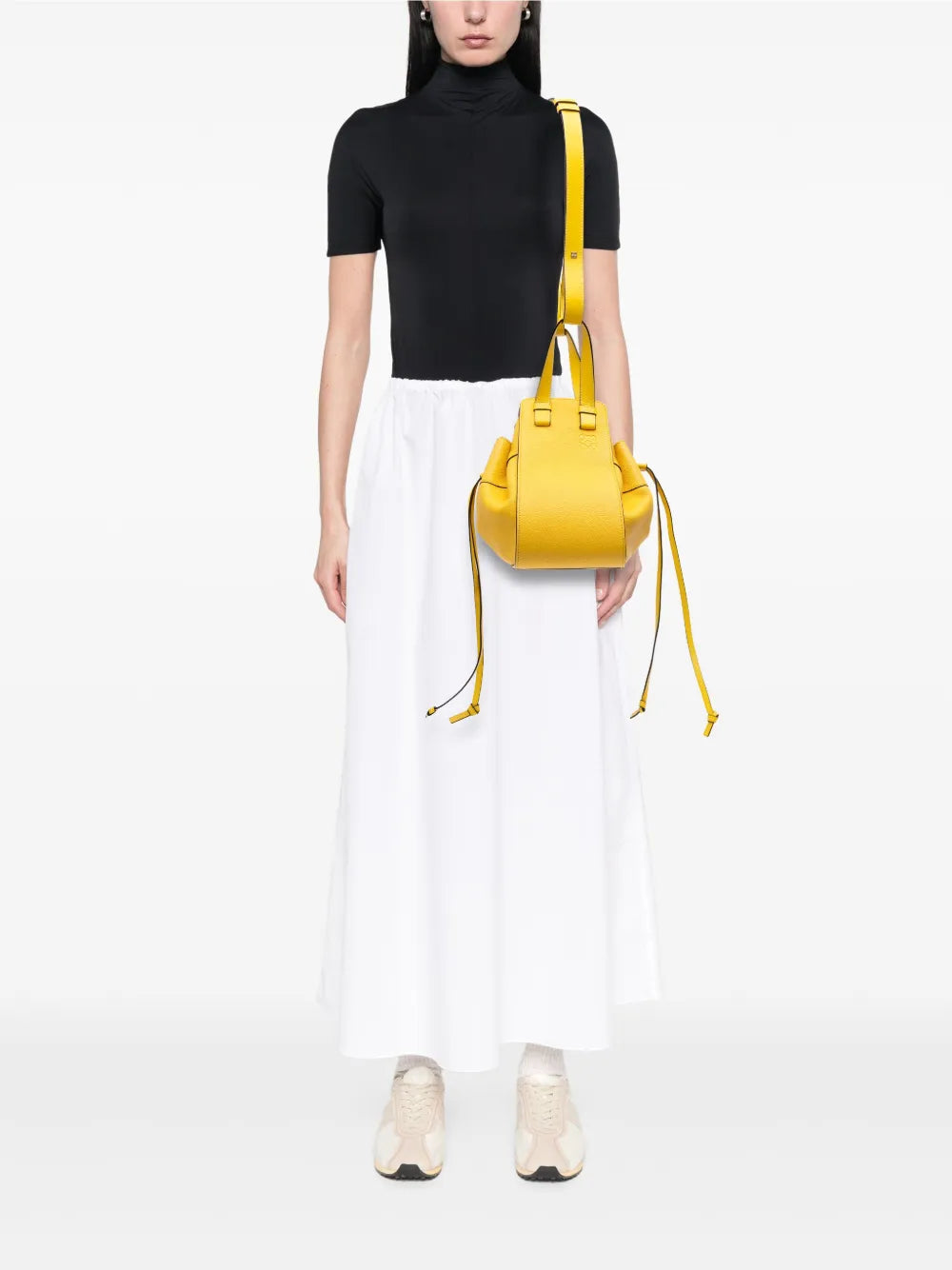 Pre-OwnedLoewe Pre-Owned2010-2025 Small Grained Calfskin Drawstring Hammock satchel