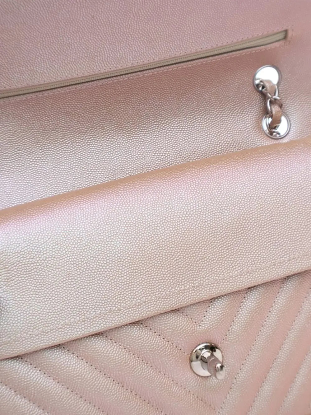 Pre-OwnedCHANEL Pre-Owned2017-2018 Medium Classic Chevron Iridescent Caviar Double Flap shoulder bag
