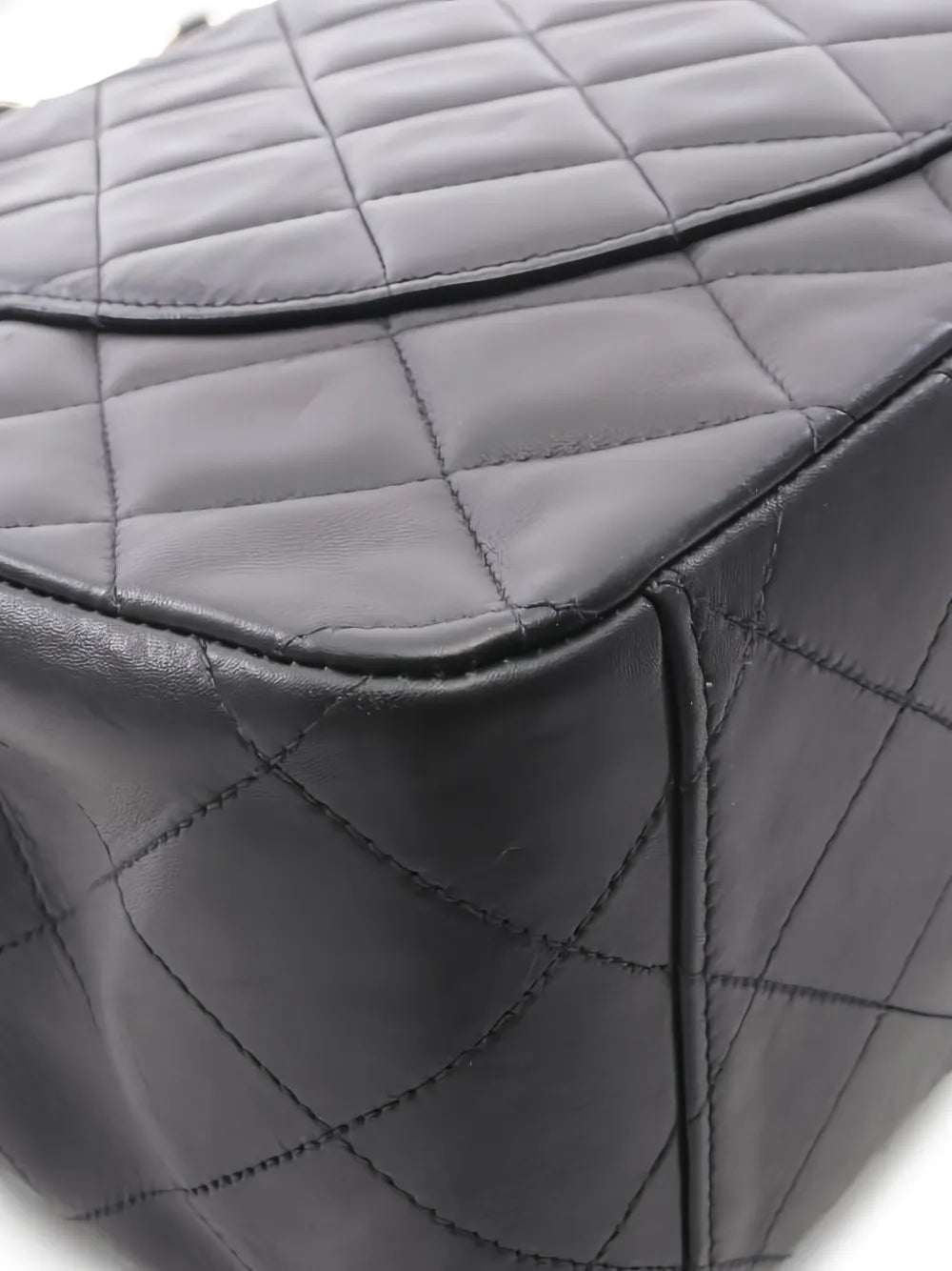 Pre-OwnedCHANEL Pre-Owned1991-1994 Decamatlassé quilted shoulder bag
